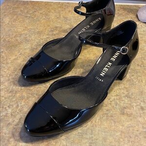 Anne Klein Pearle Block Heeled Pumps. 7.5